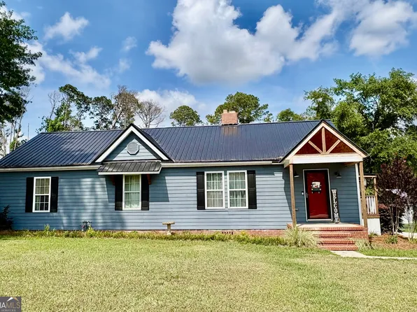 348 S Victory Dr, Lyons, GA 30436