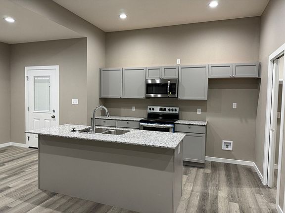 5th image of 2210 Regan Cir