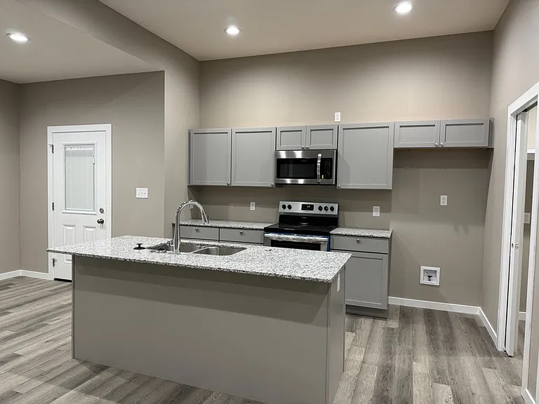 2210 Regan Cir — Photo 5