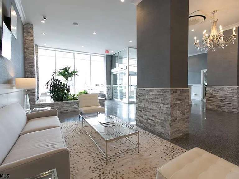 9400 Atlantic Ave #305 — Photo 23