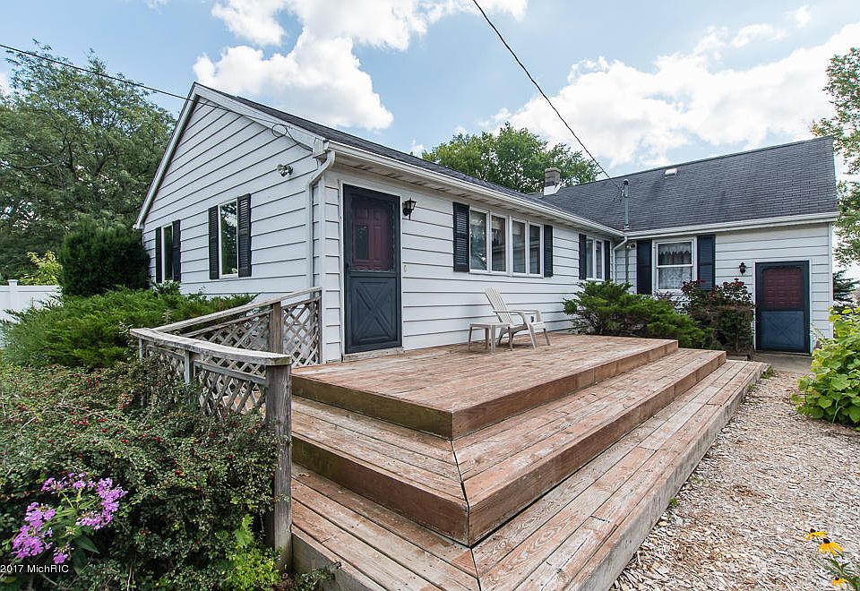 1st image of 10107 Woodlawn Dr