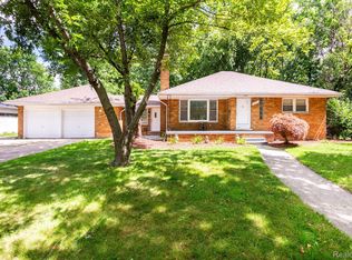 20023 Woodside St, Harper Woods, MI 48225