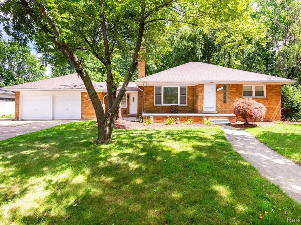 20023 Woodside St, Harper Woods, MI 48225