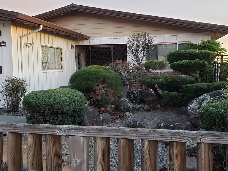 6850 Kenilworth Ave — Photo 2