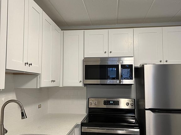 5th image of 2025 W Granville Ave APT 201