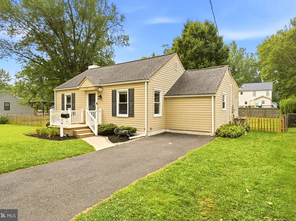 135 Longshore Ave, Yardley, PA 19067