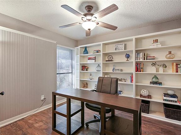 4th image of 1821 Pleasant Valley Dr