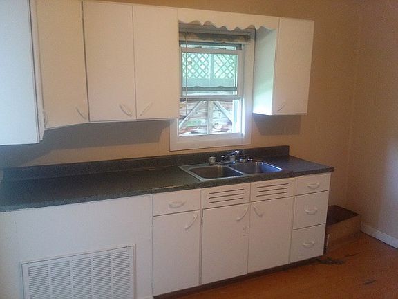 5th image of 1624 E Waid Ave