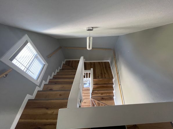 105 W Summit St #1/2
