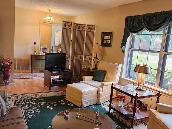 5th image of 1214 Mary Jane Dr