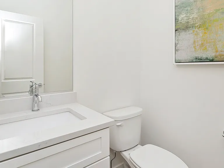 724 Derby Ln — Photo 12