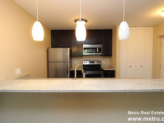 2nd image of 1717 N Dayton St APT 403