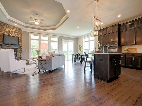 3rd image of 6055 Northlake Ct