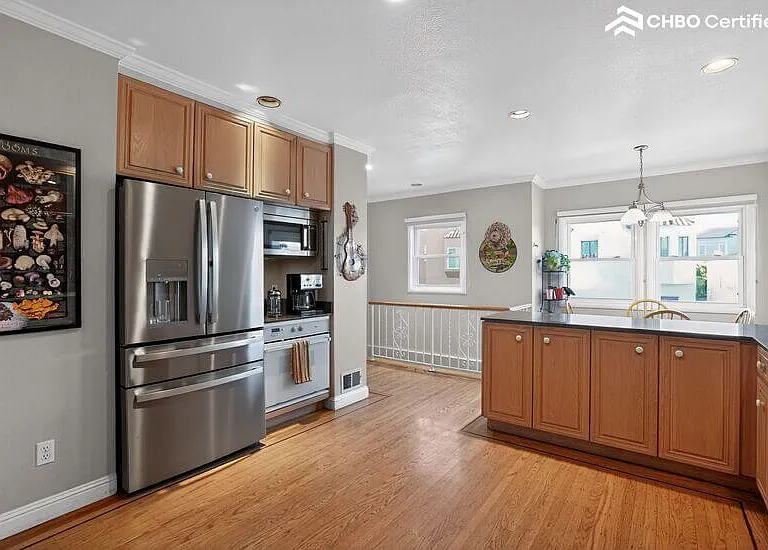A large peninsula counter separates the kitchen and nook