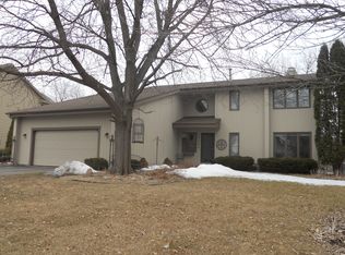 15588 Canyon Rdg, Eden Prairie, MN 55347