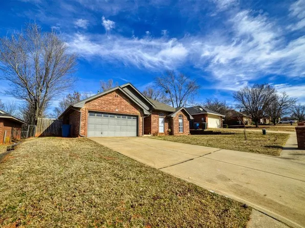 923 Castle Rd, Edmond, OK 73034