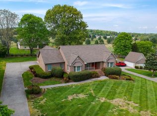 1164 Country Club Rd, Dandridge, TN 37725