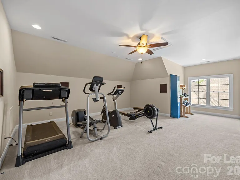 11938 Bradford Park Dr — Photo 35