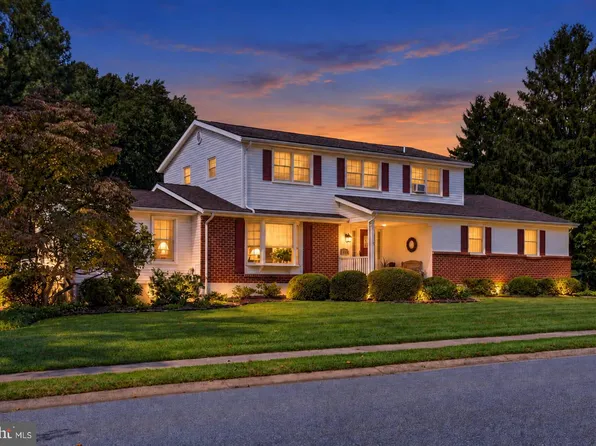 821 N Country Club Dr, Newark, DE 19711