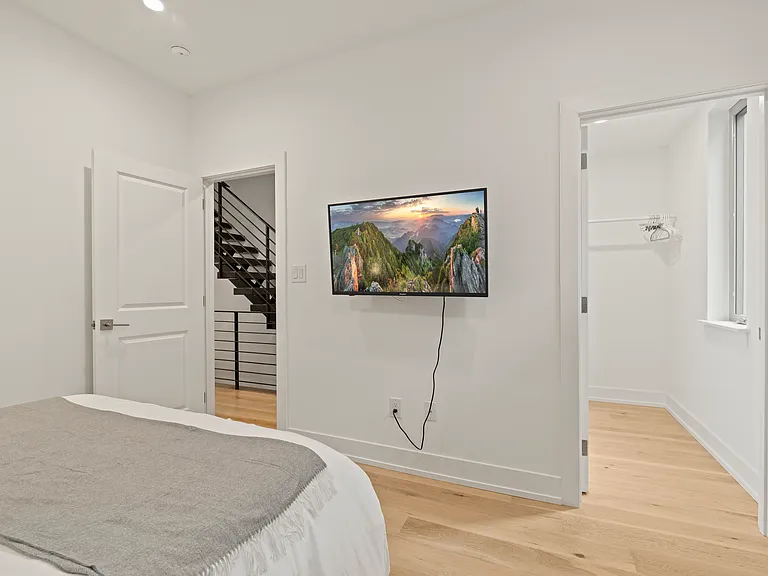 119 Greenwich St #8 — Photo 6