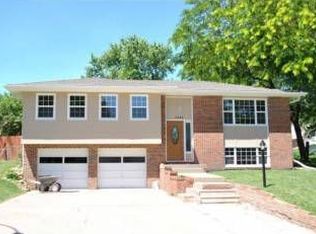 3242 Melody Ln, Saint Joseph, MO 64503