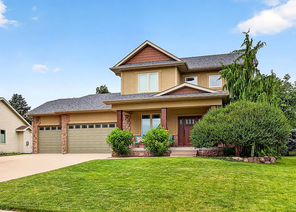 1st image of 940 SE Bluegrass Cir