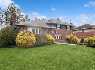 5 Walland Ave, Farmingdale, NY 11735