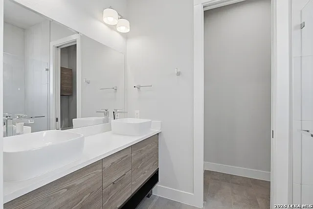 1817 N Saint Marys St #301 — Photo 22