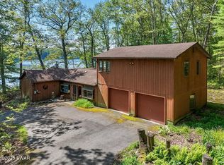 105 Sandy Beach Ln, Shohola, PA 18458