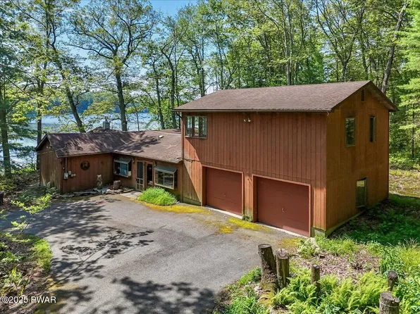 105 Sandy Beach Ln, Shohola, PA 18458