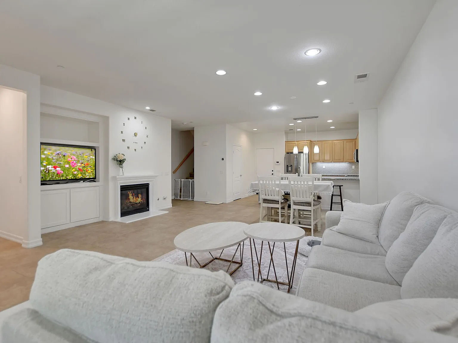 15723 Parkhouse Dr — Photo 3