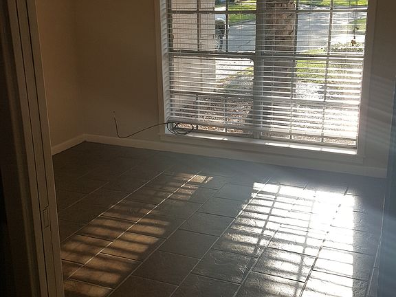 5th image of 5110 Cambridge Ln
