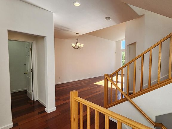 5th image of 39 Northcrest Dr