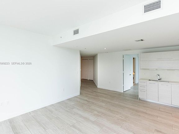 3rd image of 45 SW 9th St APT 1201