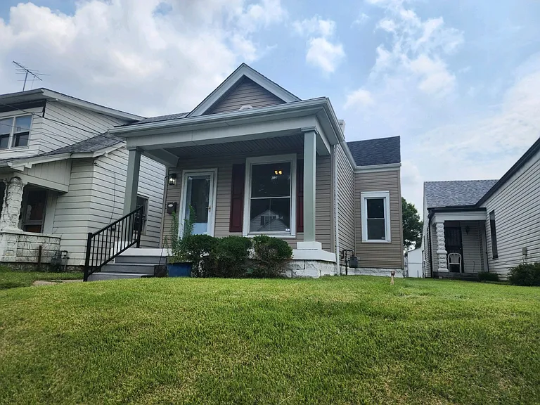404 E Brandeis Ave — Photo 1
