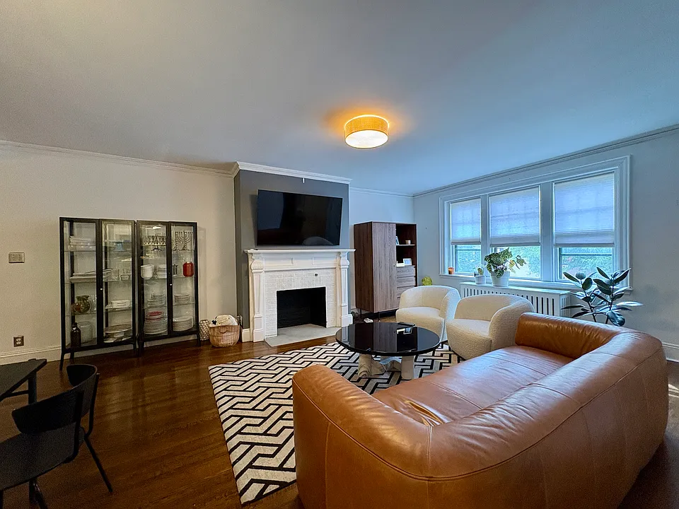 6 Lanark Rd #1