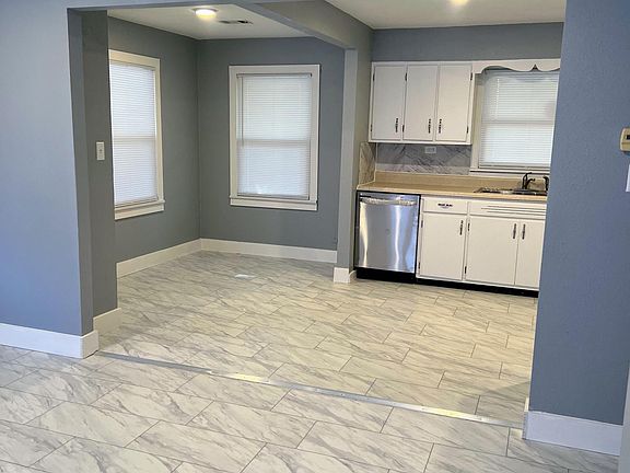 2nd image of 907 Poplar Ave