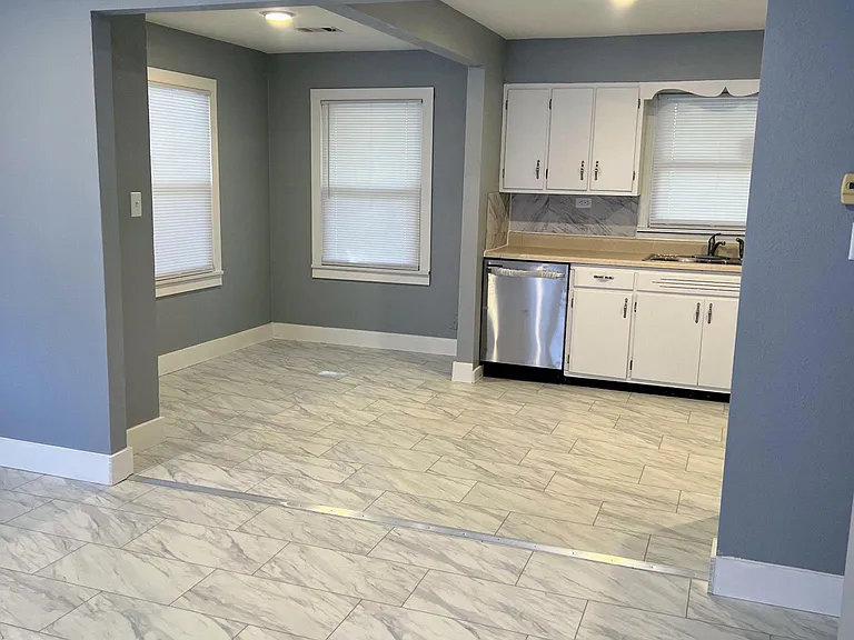 907 Poplar Ave — Photo 2