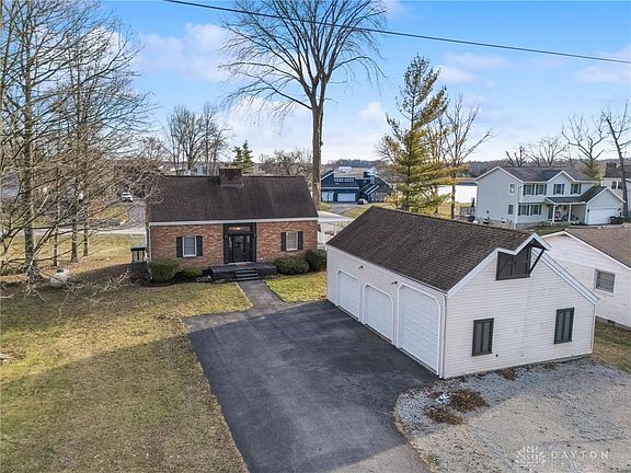 3rd image of 3773 N Lakeshore Dr