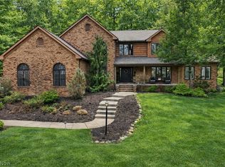 3949 N Shore Dr, Akron, OH 44333