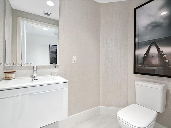 2nd image of 17111 Biscayne Blvd Unit 209