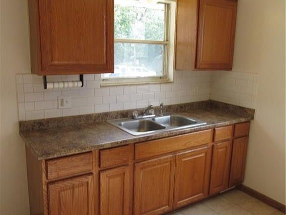 4th image of 349 Celia Ave