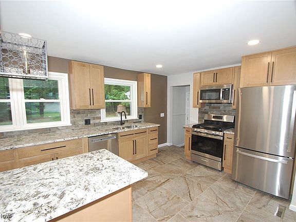 3rd image of 1235 Cherokee Dr