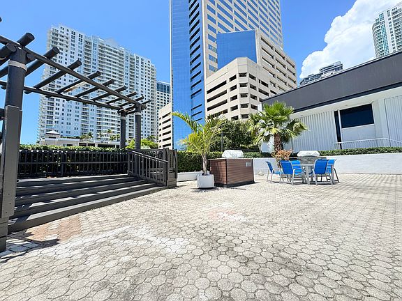 4th image of 801 Brickell Bay Dr #710