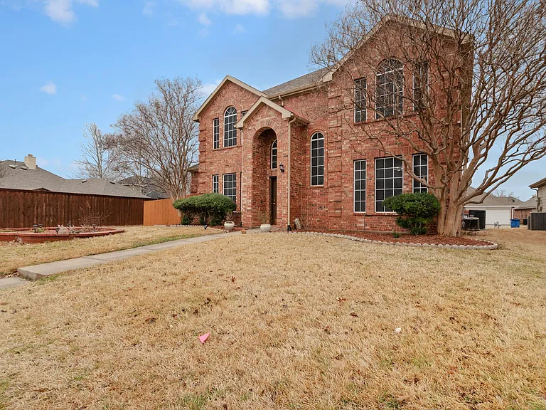 316 Leameadow Dr — Photo 2
