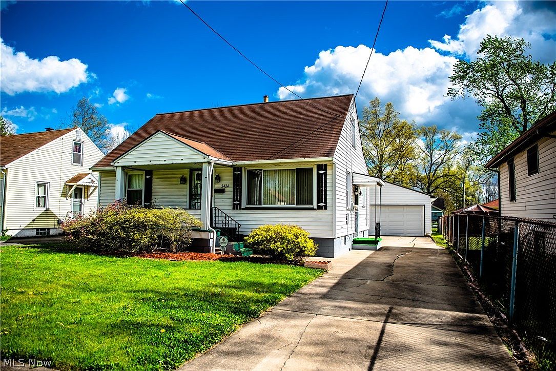 2424 Burton St SE Warren OH 44484 Zillow