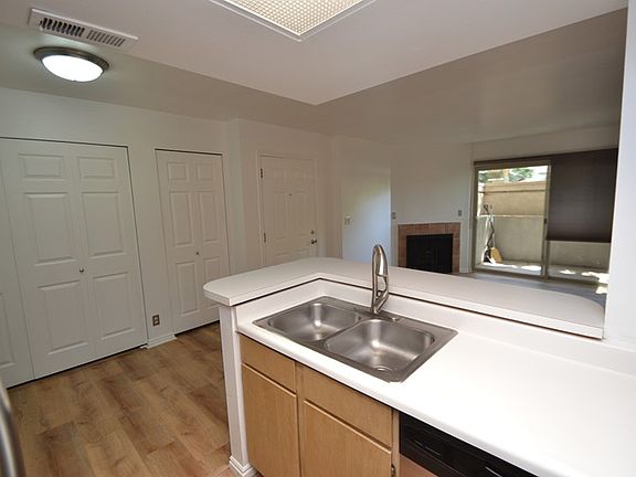 5th image of 987 E Creek Hill Ln #10