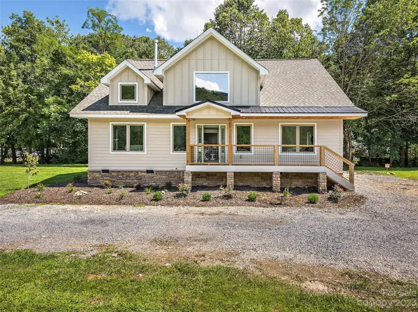 65 Sophie Rd, Maggie Valley, NC 28751