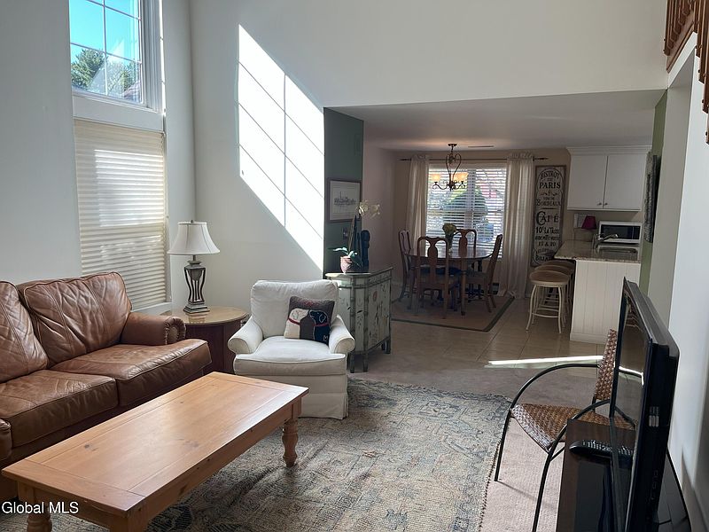 4th image of 250 Thimbleberry Road