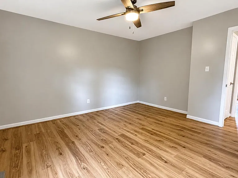 247 Brookside Ct — Photo 13